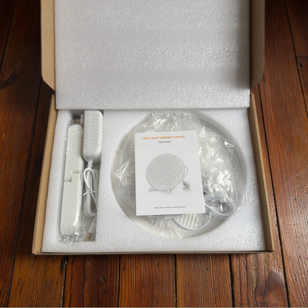 NIB Serfory 660nm red light face/body 128LED device w collapsible easel stand